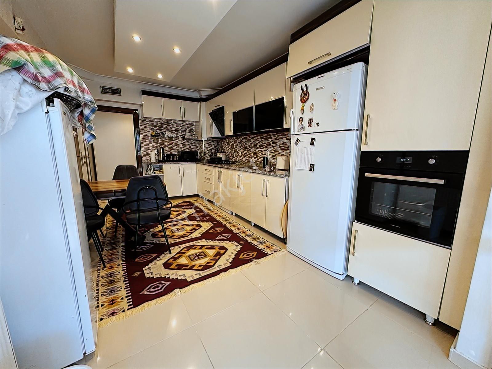 Ahi Mesut Mah Satılık 4+1 Geniş Daire Muhteşem Konum - Görsel 3