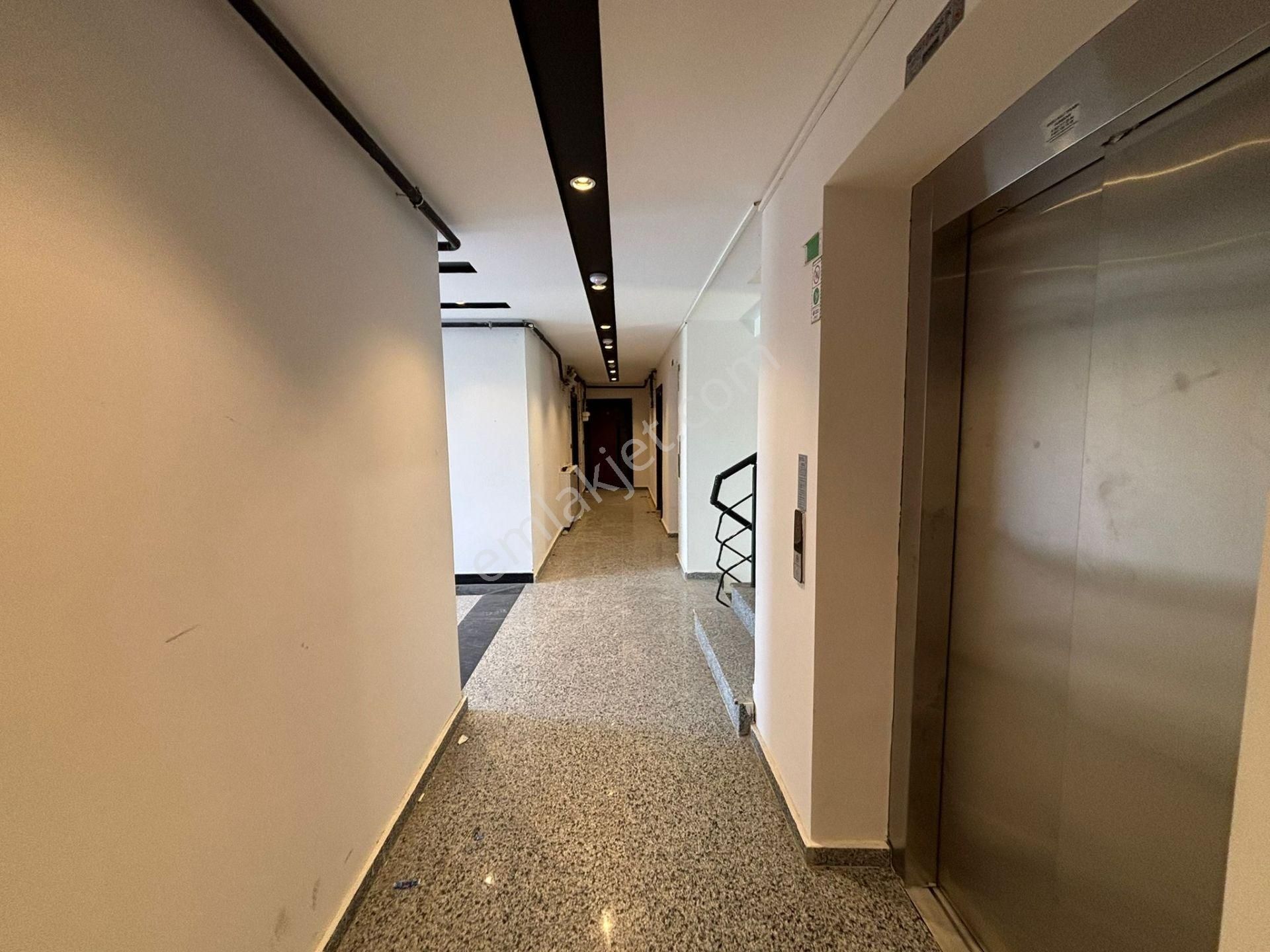 **eryıldız İnşaat'tan**hükümet Konağı Yanı Çarşı İçinde İskanlı K.otoparklı Ultra Lüks 1+1** - Görsel 32