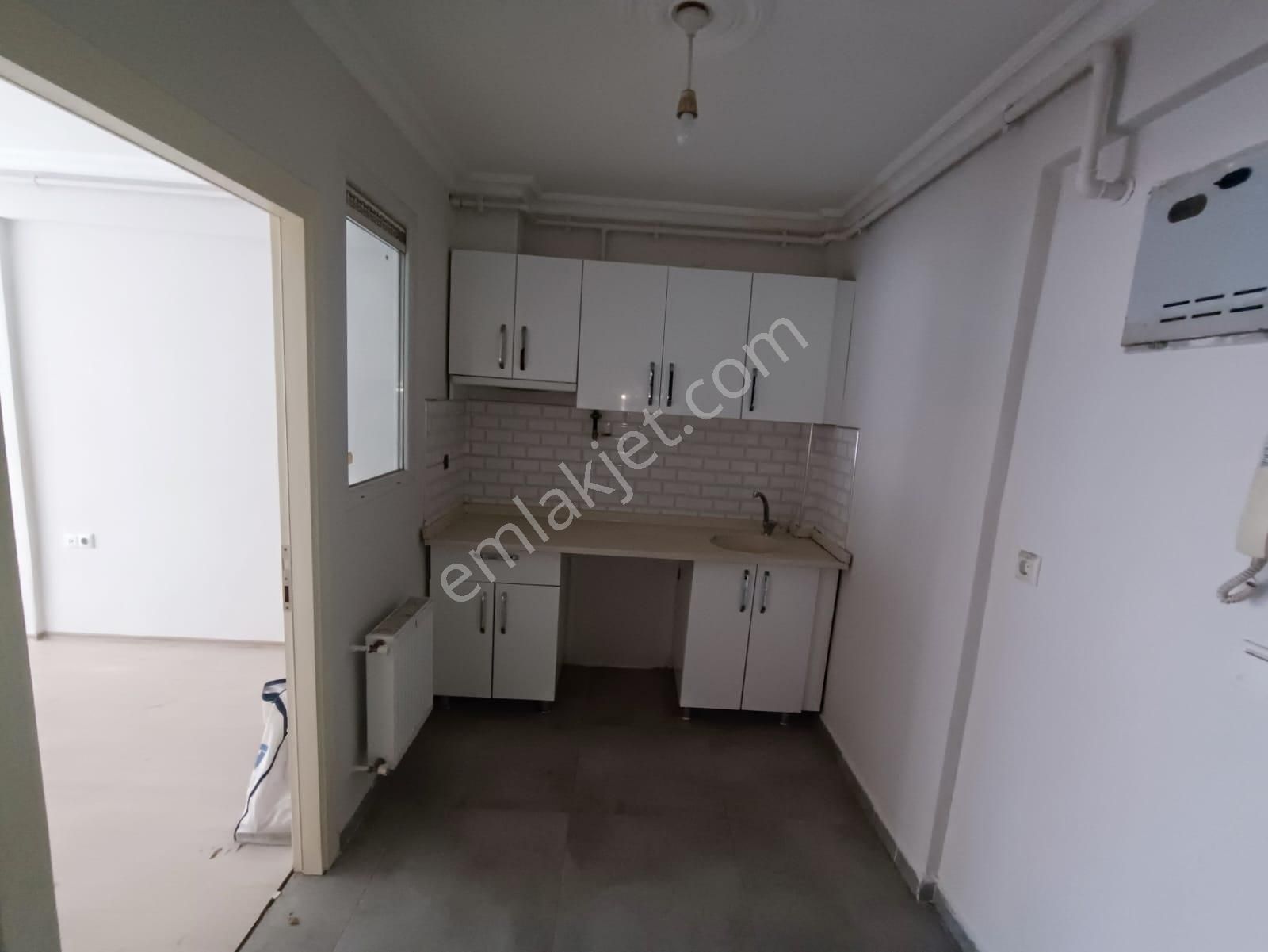 Kumlubel Mahallesinde, Asansörlü, Kiralık 2+0 Daire - Görsel 2