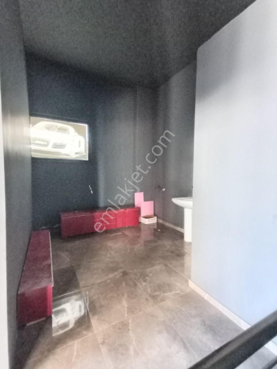 Abdurrahmangazi Mh De Düz Giriş Ve Depolu 200m2 Dükkan - Görsel 5