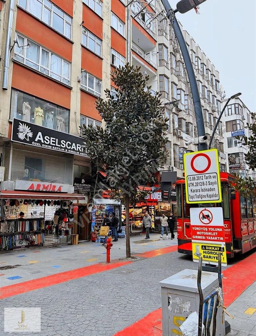 Şirinevler Meydan Yürüyüş Yolunda 3 Katlı Satılık Dükkan Mağaza