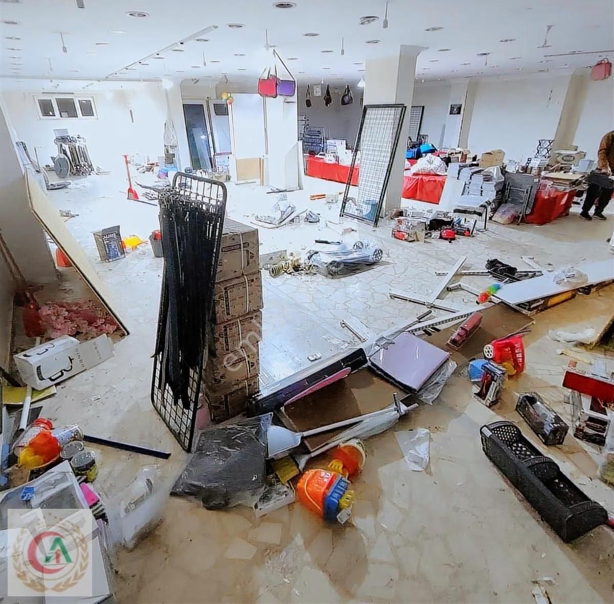 Akdoğan İnşaat Yunusemre Mah Cadde Üzeri Kiralık Dükkan 220m2 - Görsel 13