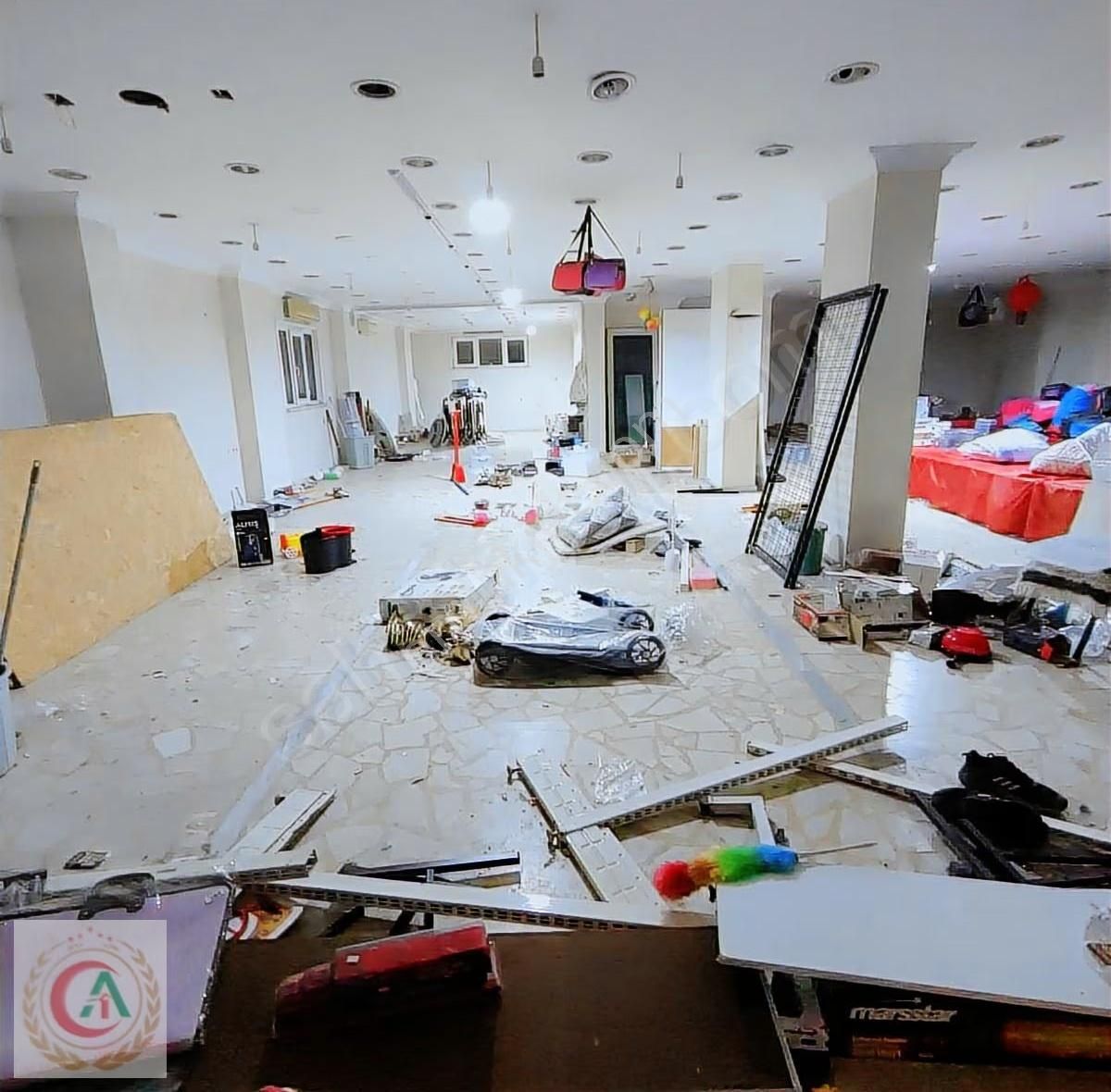 Akdoğan İnşaat Yunusemre Mah Cadde Üzeri Kiralık Dükkan 220m2