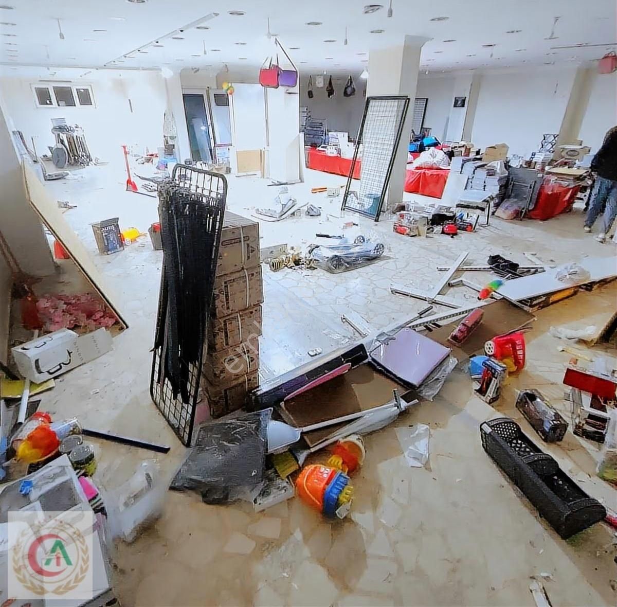 Akdoğan İnşaat Yunusemre Mah Cadde Üzeri Kiralık Dükkan 220m2 - Görsel 12