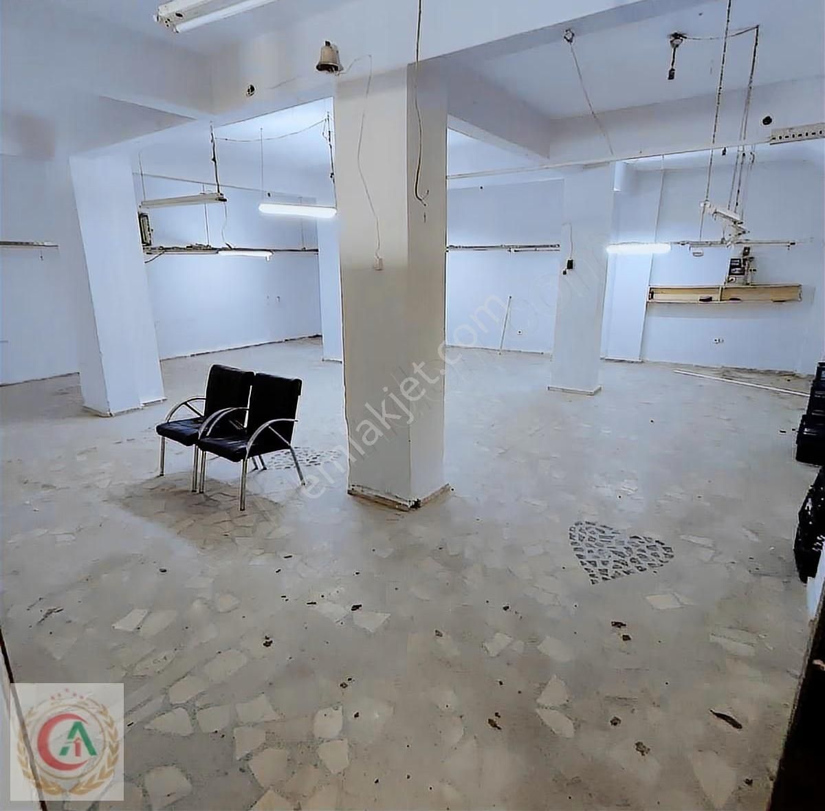 Akdoğan İnş Yunusemrede Kiralık Bodrum Dükkan 140m2 Herişe Uygun
