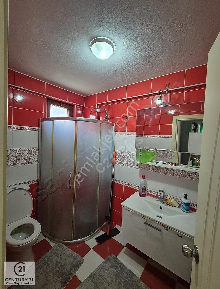 C21 Cius; Umurbey'de 300m2 Bahçeli 5+1 Müstakil Tripleks Villa - Görsel 18