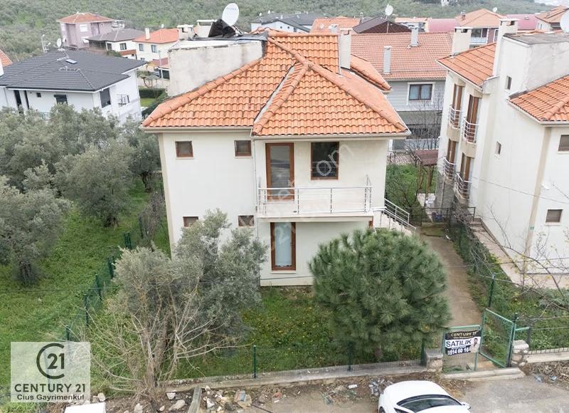 C21 Cius; Umurbey'de 300m2 Bahçeli 5+1 Müstakil Tripleks Villa - Görsel 5