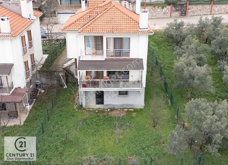 C21 Cius; Umurbey'de 300m2 Bahçeli 5+1 Müstakil Tripleks Villa - Görsel 2