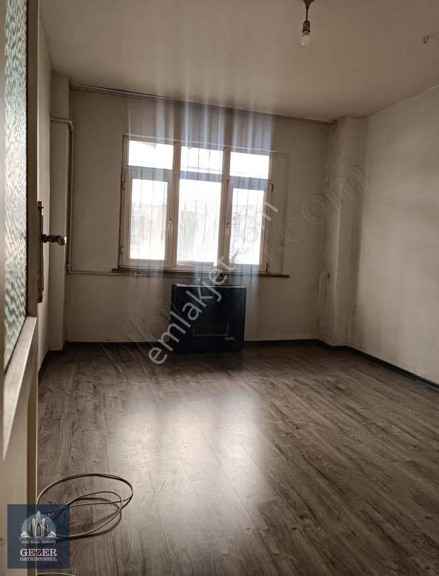 Küçükköy Barbaros Mah Kiralık 1+1 Giriş Kat Daire