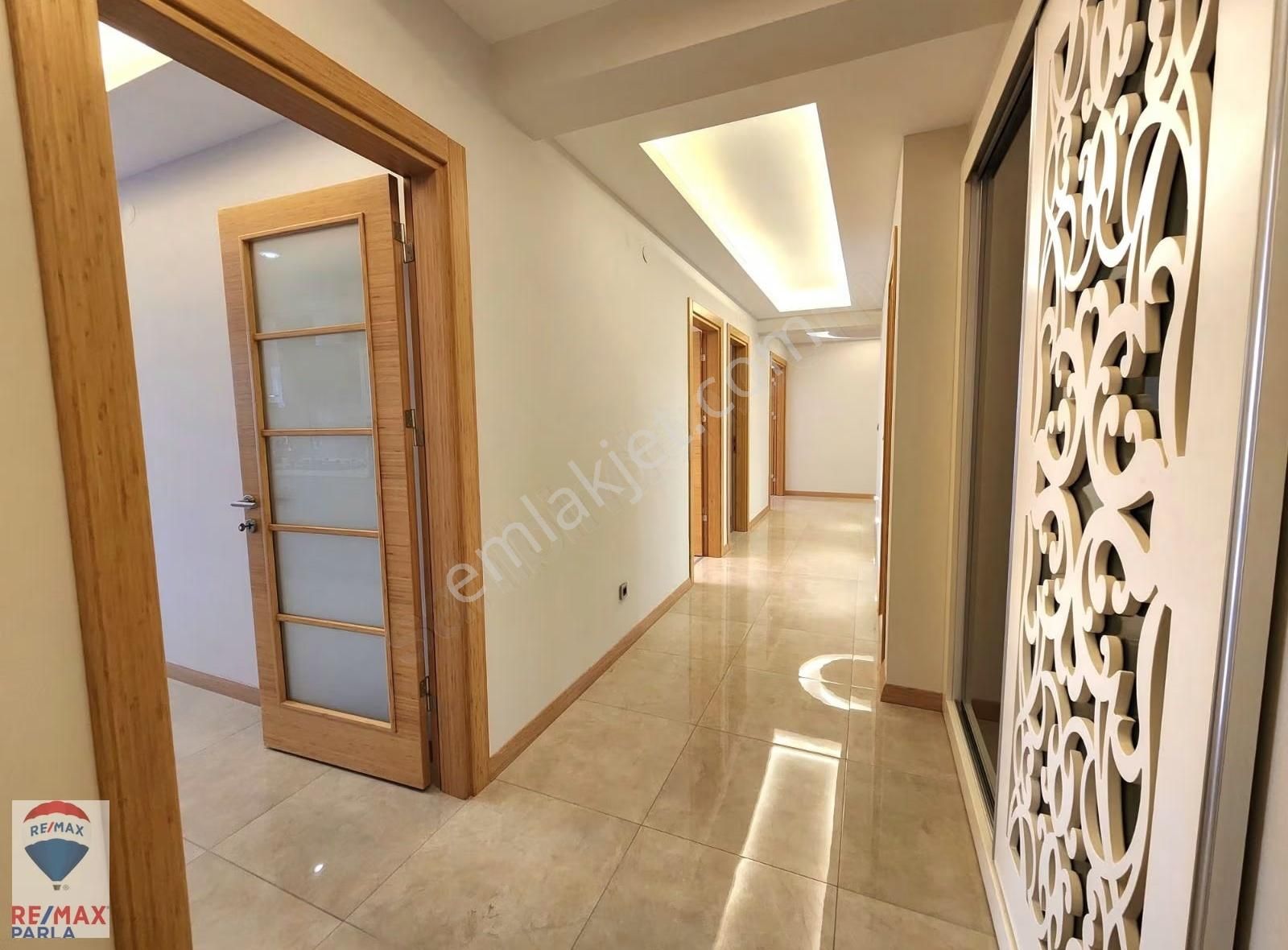 Ömürevlerinde Merkezi Lokasyonda Satılık 4+1 Daire - Görsel 11