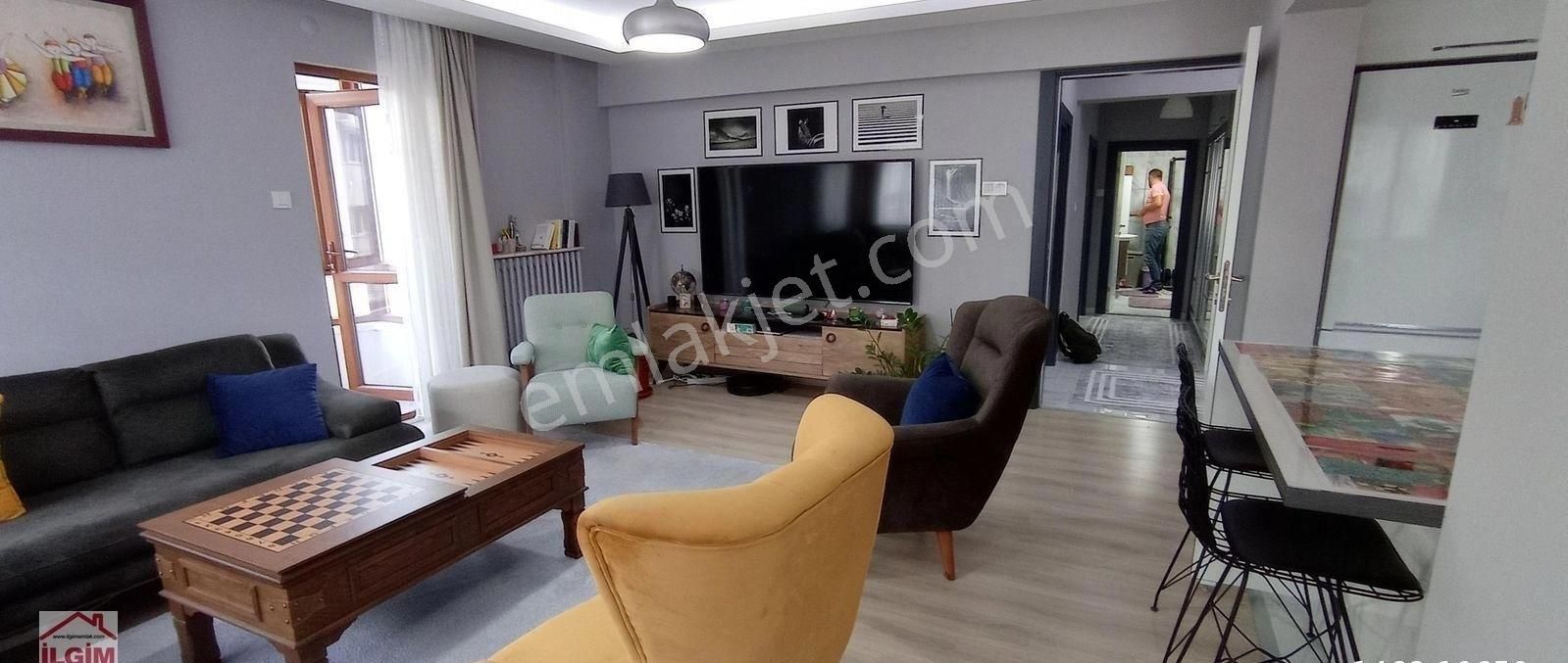 Kızılay Kolej Yakını 3+1 Eşyalı Çok Temiz Asansörlü Açık Otoparklı Kiralık Konut - Görsel 14