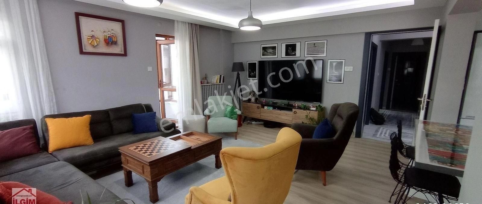 Kızılay Kolej Yakını 3+1 Eşyalı Çok Temiz Asansörlü Açık Otoparklı Kiralık Konut