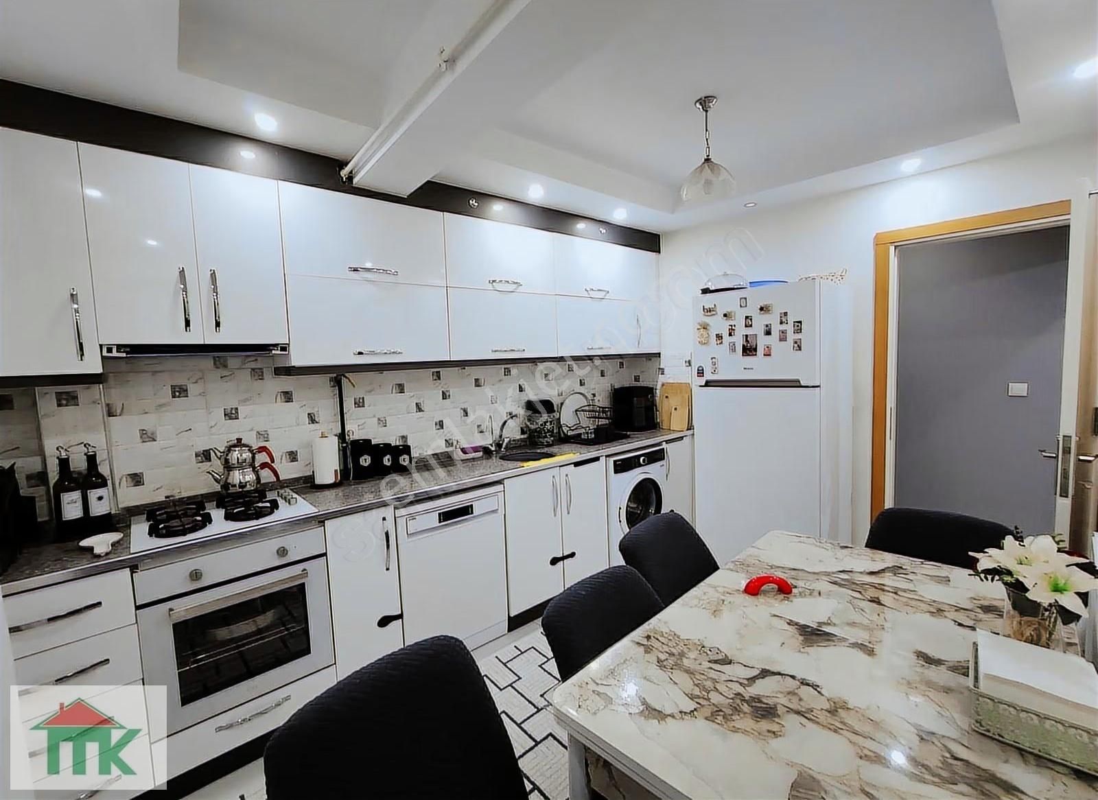 İlbade'de Cadde Üzeri 2+1, 100 M² Yerden Isıtmalı Fırsat Daire