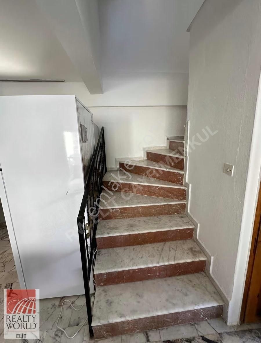 Yenifoça Burunucu Mevkiinde Sahil Kenarı Villa - Görsel 16