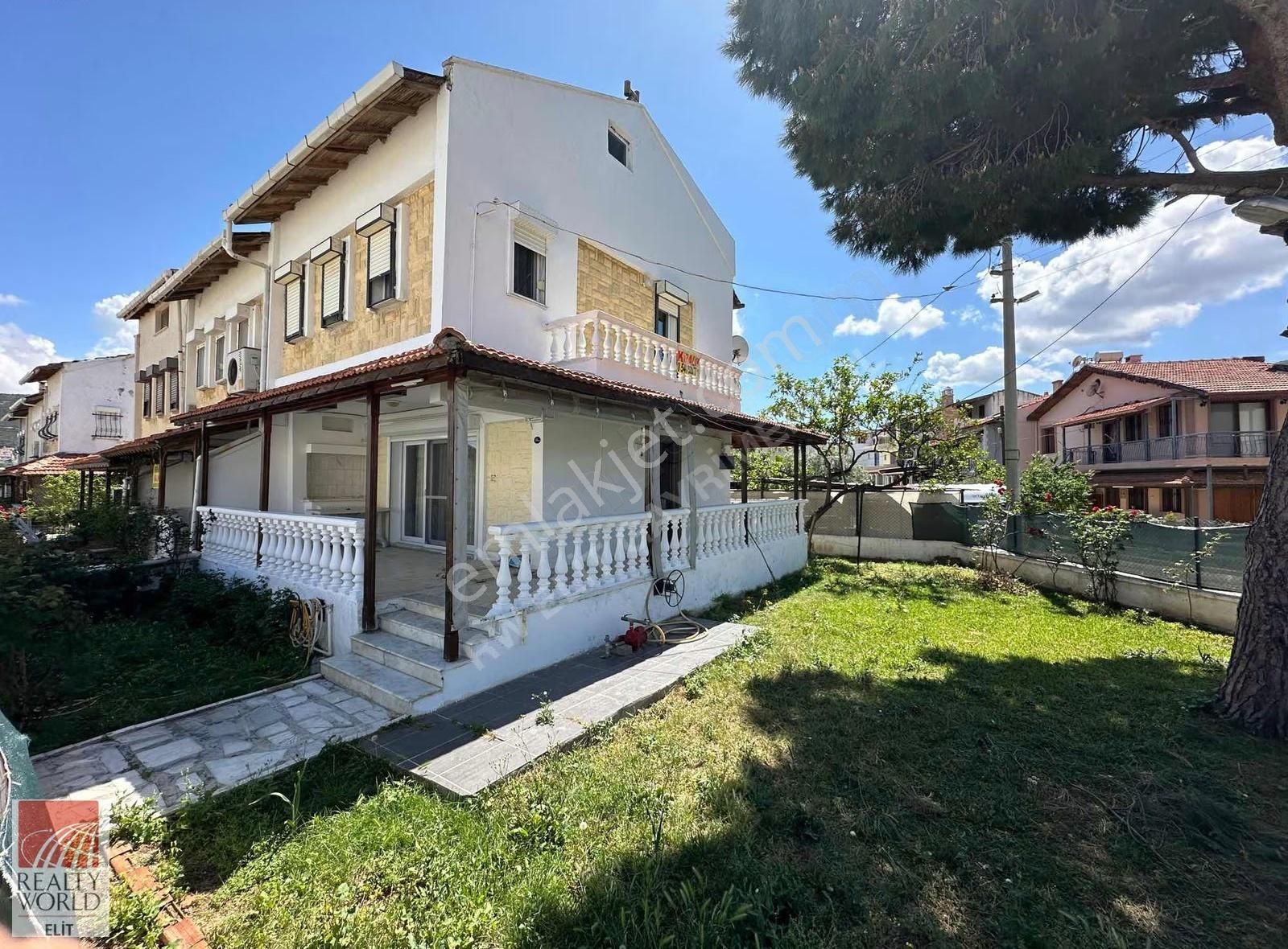 Yenifoça Burunucu Mevkiinde Sahil Kenarı Villa - Görsel 11