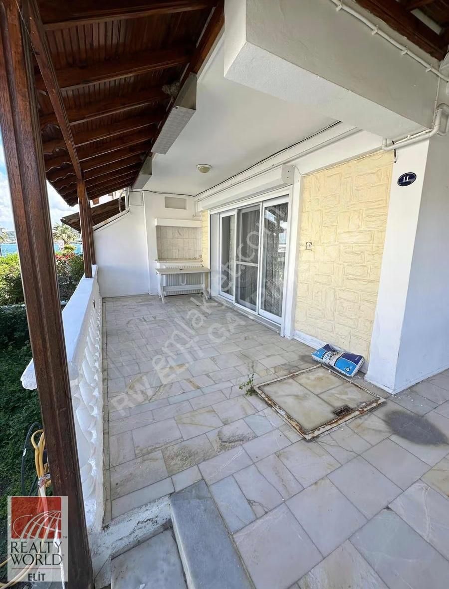 Yenifoça Burunucu Mevkiinde Sahil Kenarı Villa - Görsel 10