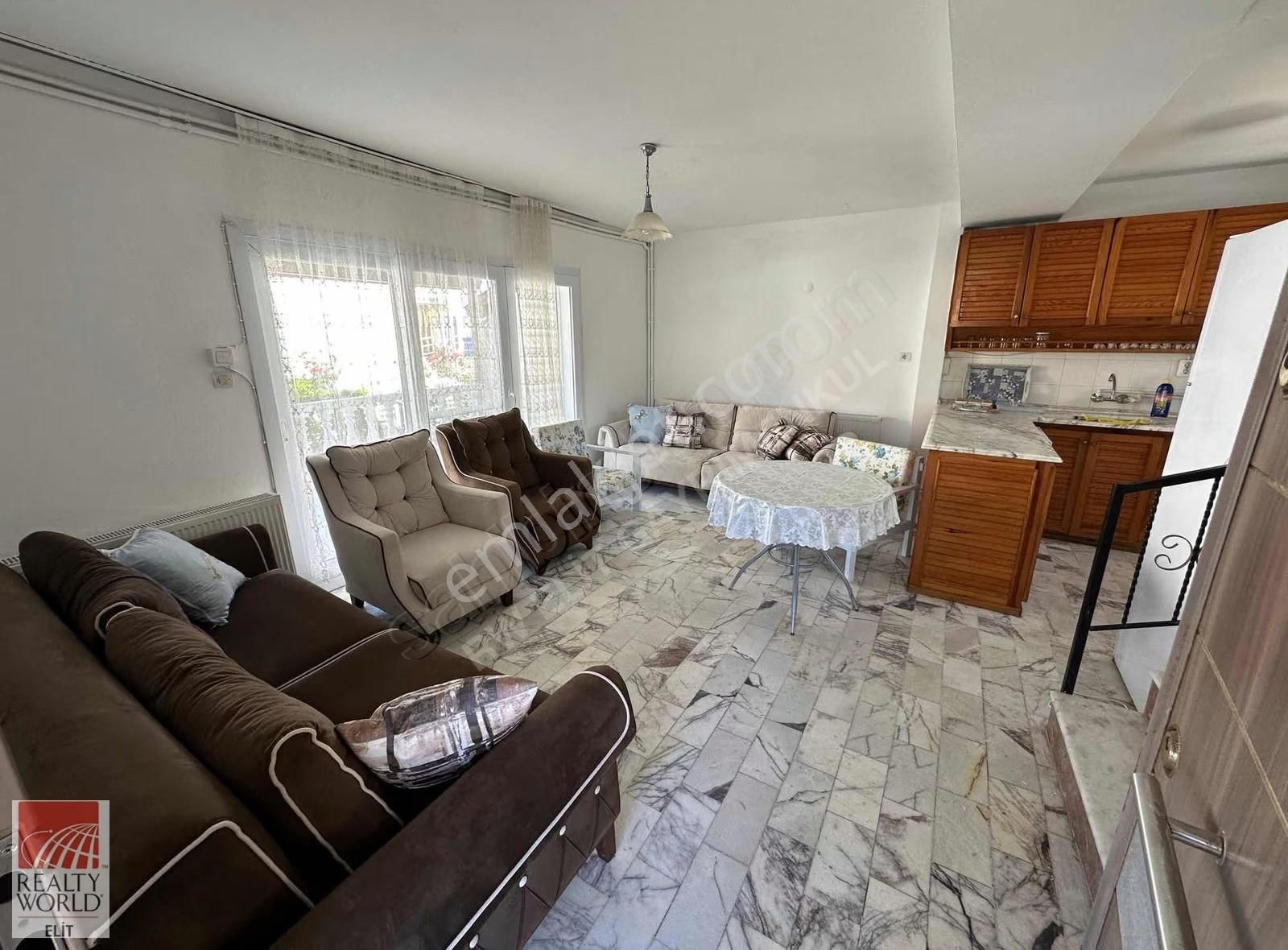 Yenifoça Burunucu Mevkiinde Sahil Kenarı Villa - Görsel 4