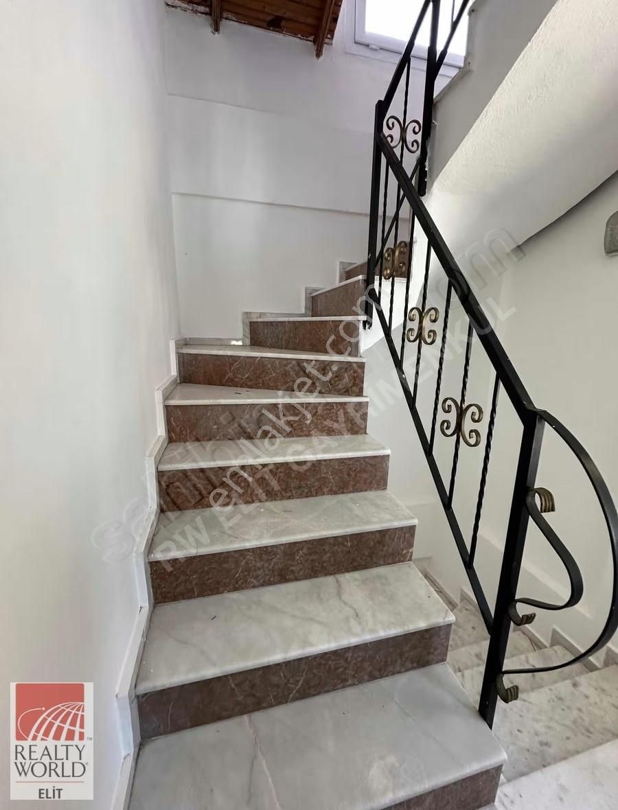 Yenifoça Burunucu Mevkiinde Sahil Kenarı Villa - Görsel 17