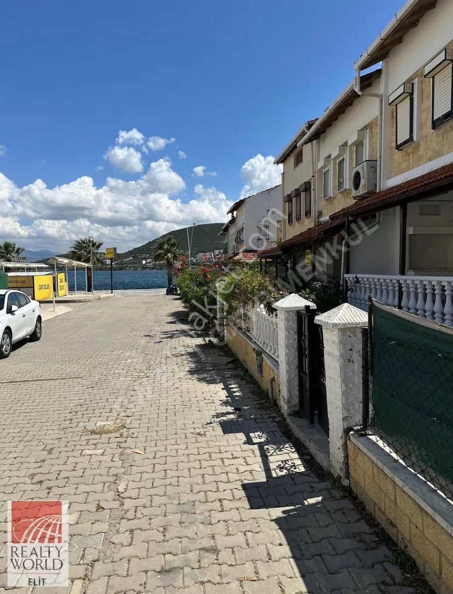Yenifoça Burunucu Mevkiinde Sahil Kenarı Villa - Görsel 9