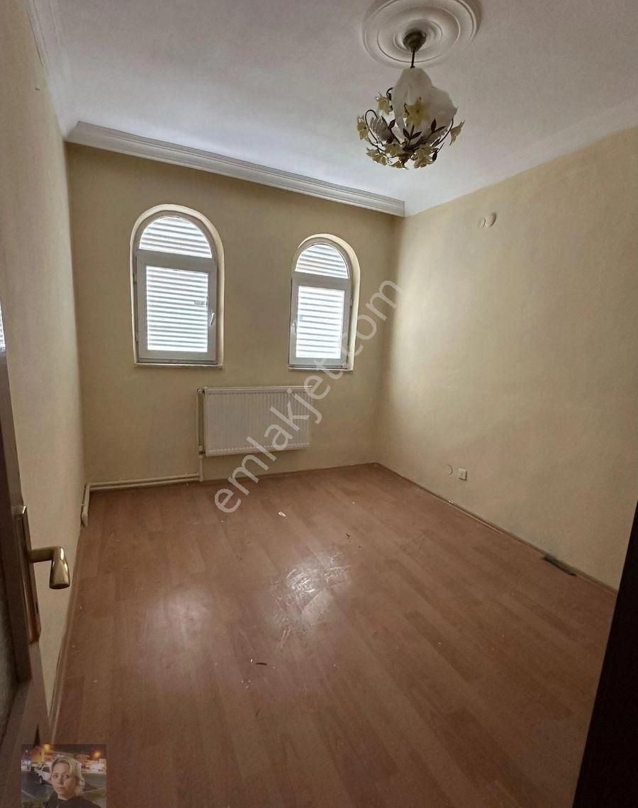 Büşra Gayrimenkulden Cumhuriyet Mah Kiralık Yazlık 3 Katlı 4+1 Doğalgazlı Kombili Bahçeli - Görsel 18