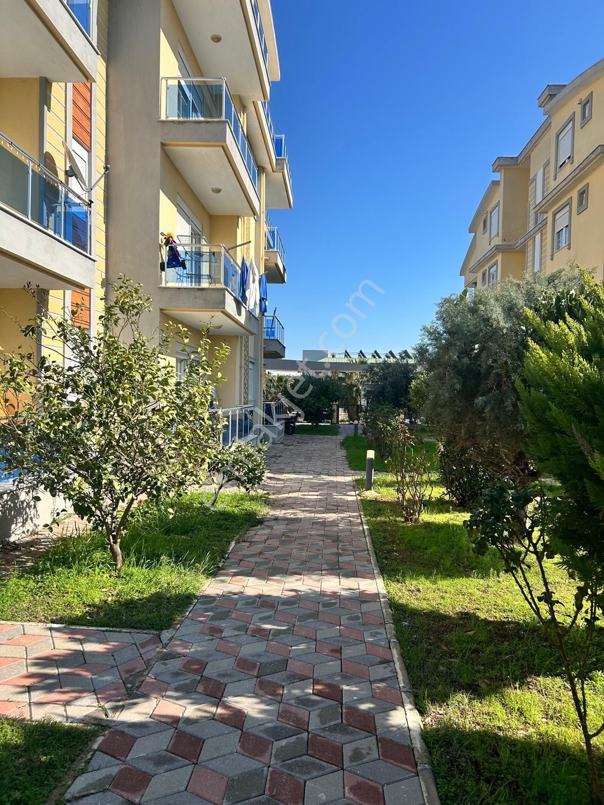 Emsalleriden Uygun Satılık Havuzlu Daire - Görsel 13