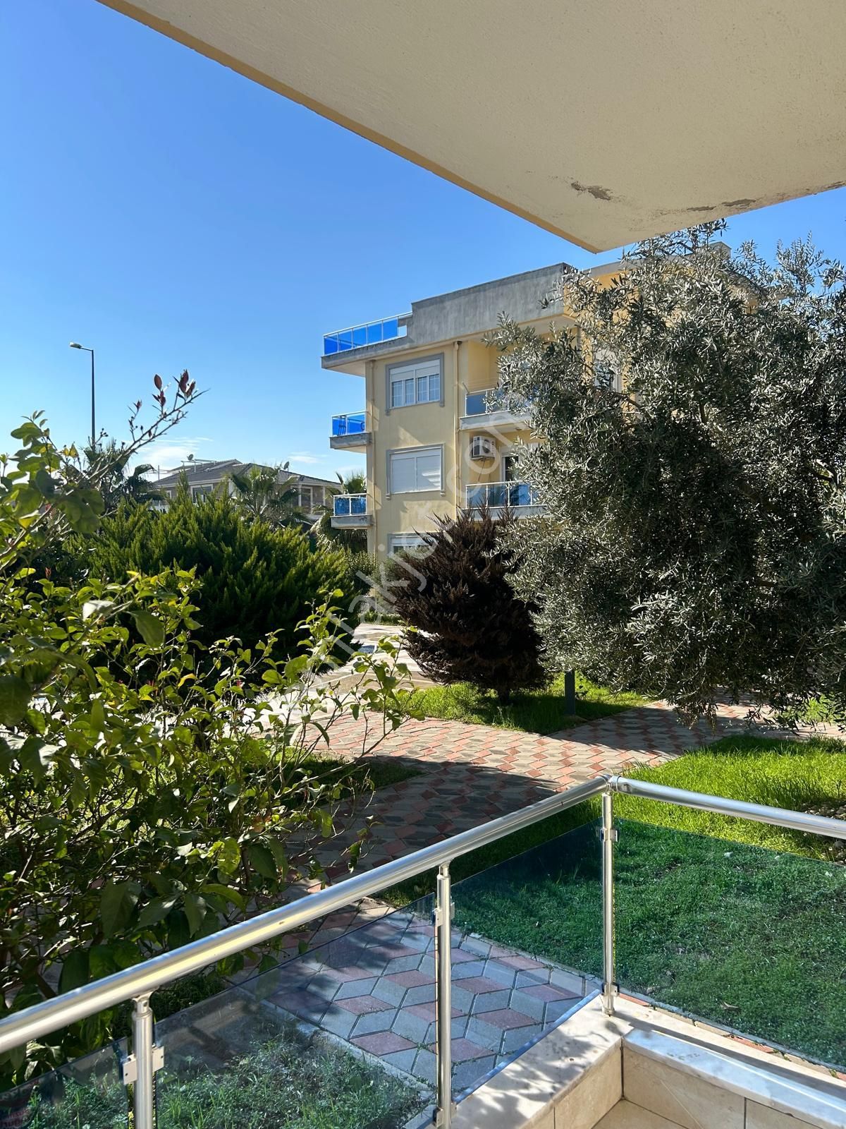 Emsalleriden Uygun Satılık Havuzlu Daire - Görsel 17