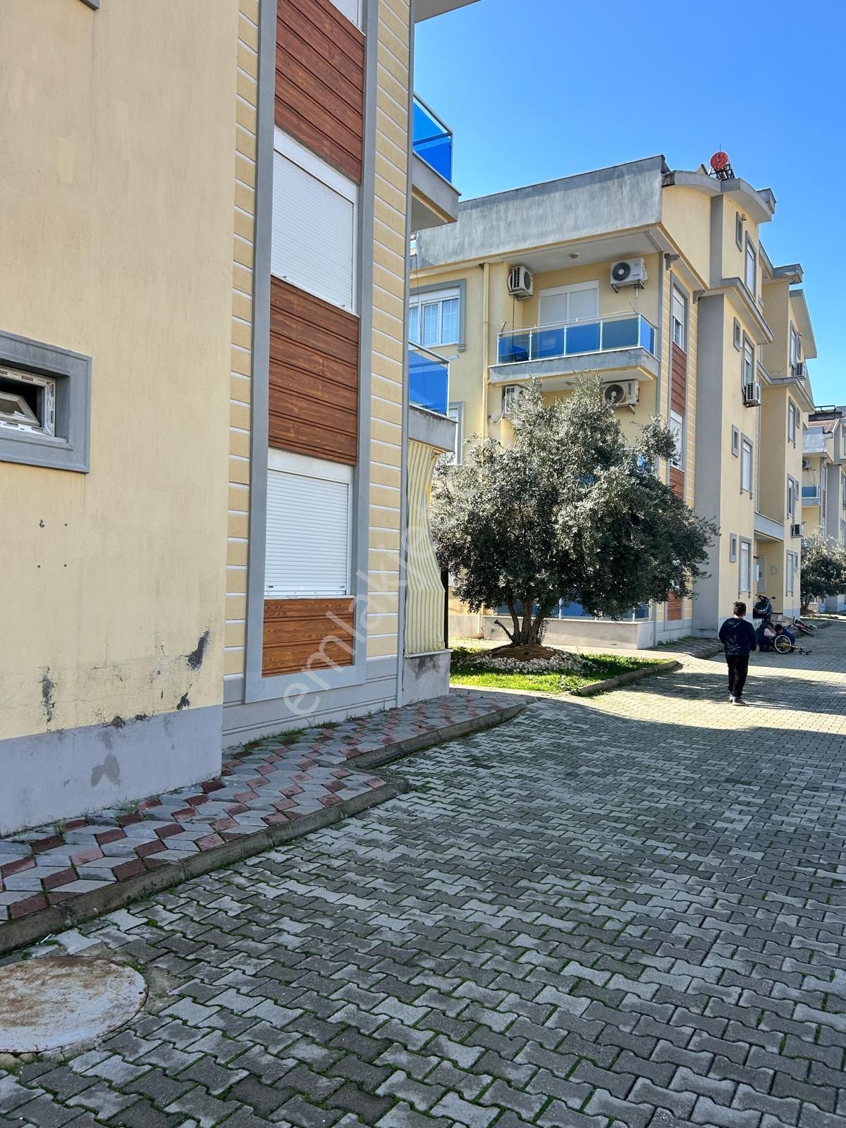 Emsalleriden Uygun Satılık Havuzlu Daire - Görsel 3