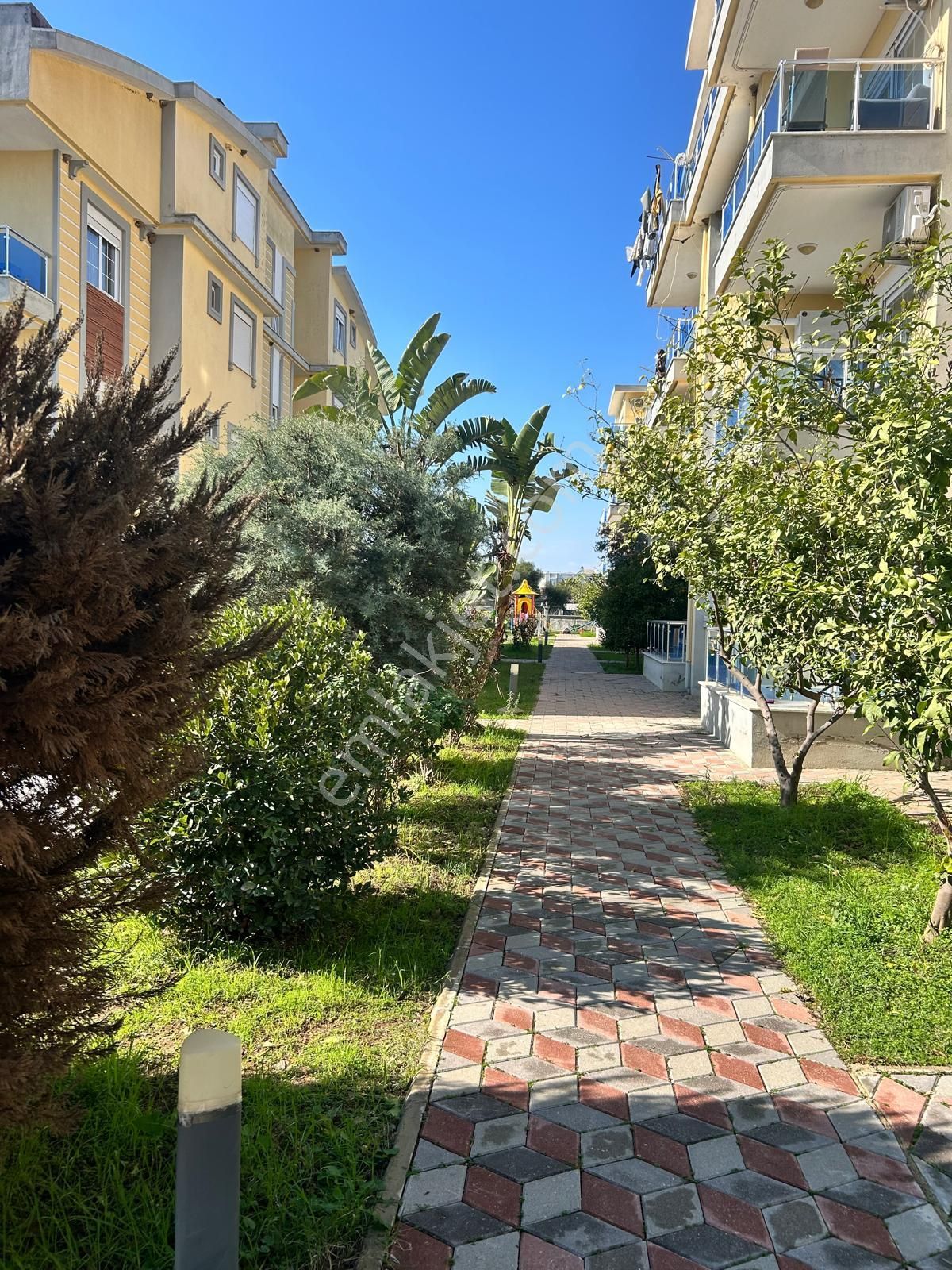 Emsalleriden Uygun Satılık Havuzlu Daire - Görsel 18