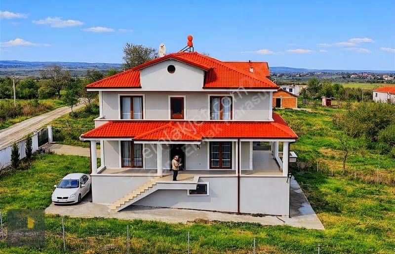 Taşlıgeçitte Doğa İle İç İçe 1771 M² Arsa İçerisinde Müstakil Ev