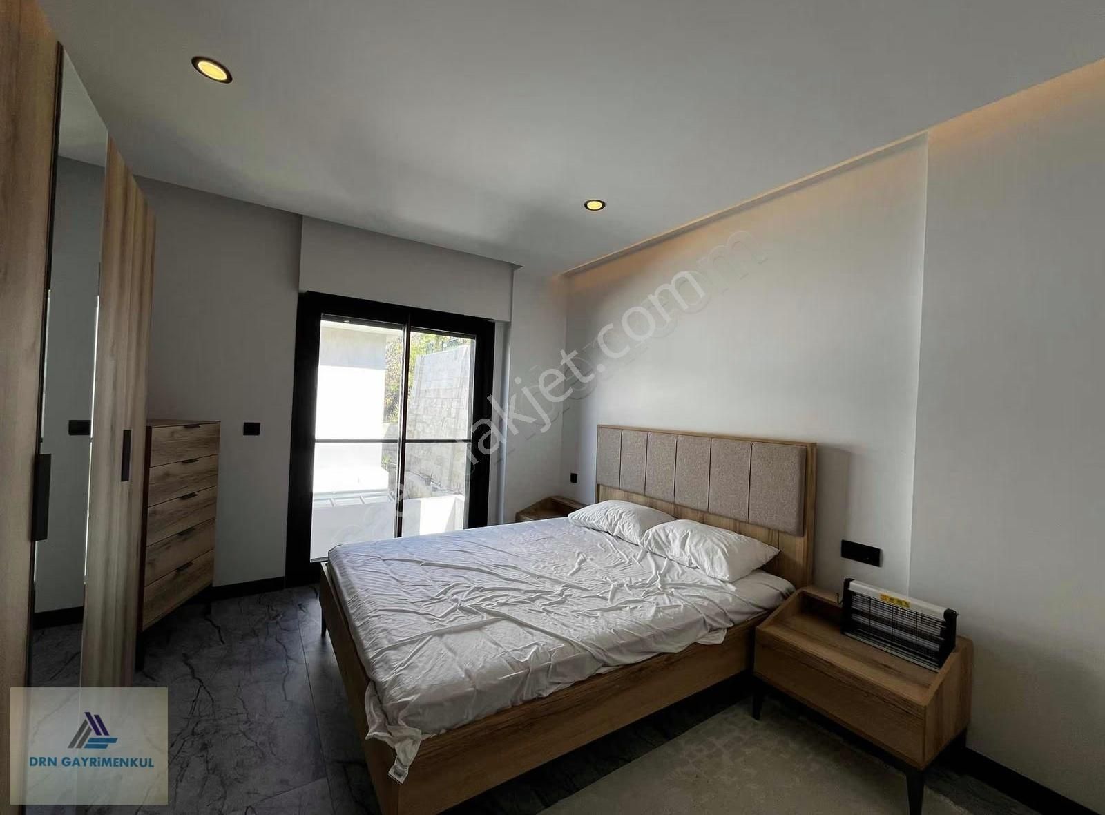 Kuşadası Karaova'da Deniz Manzaralı Boş Satılık 4+1 Villa - Görsel 4