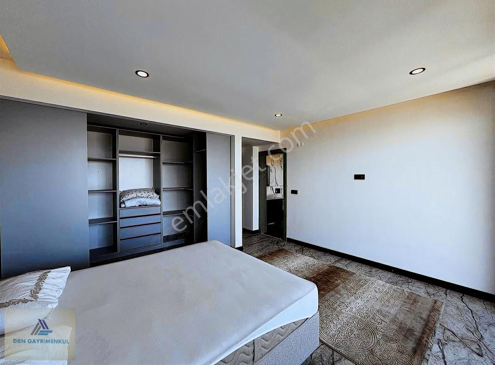 Kuşadası Karaova'da Deniz Manzaralı Boş Satılık 4+1 Villa - Görsel 3