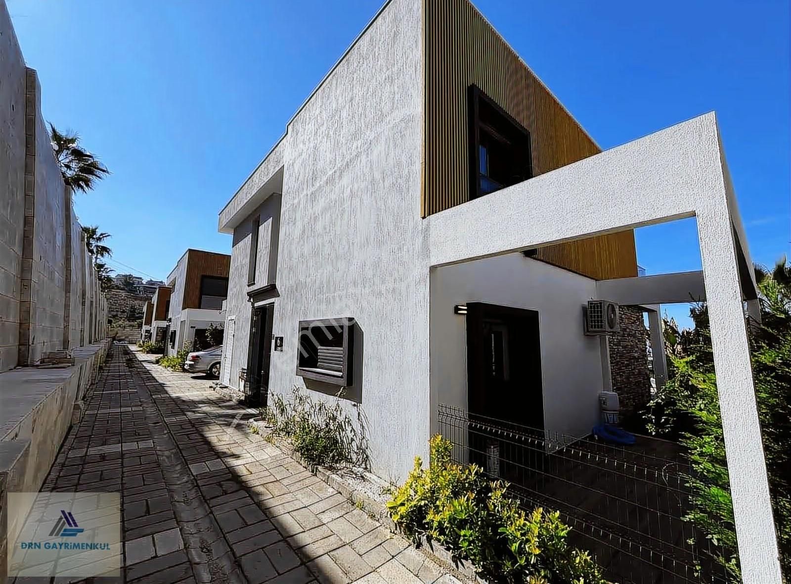 Kuşadası Karaova'da Deniz Manzaralı Boş Satılık 4+1 Villa - Görsel 9