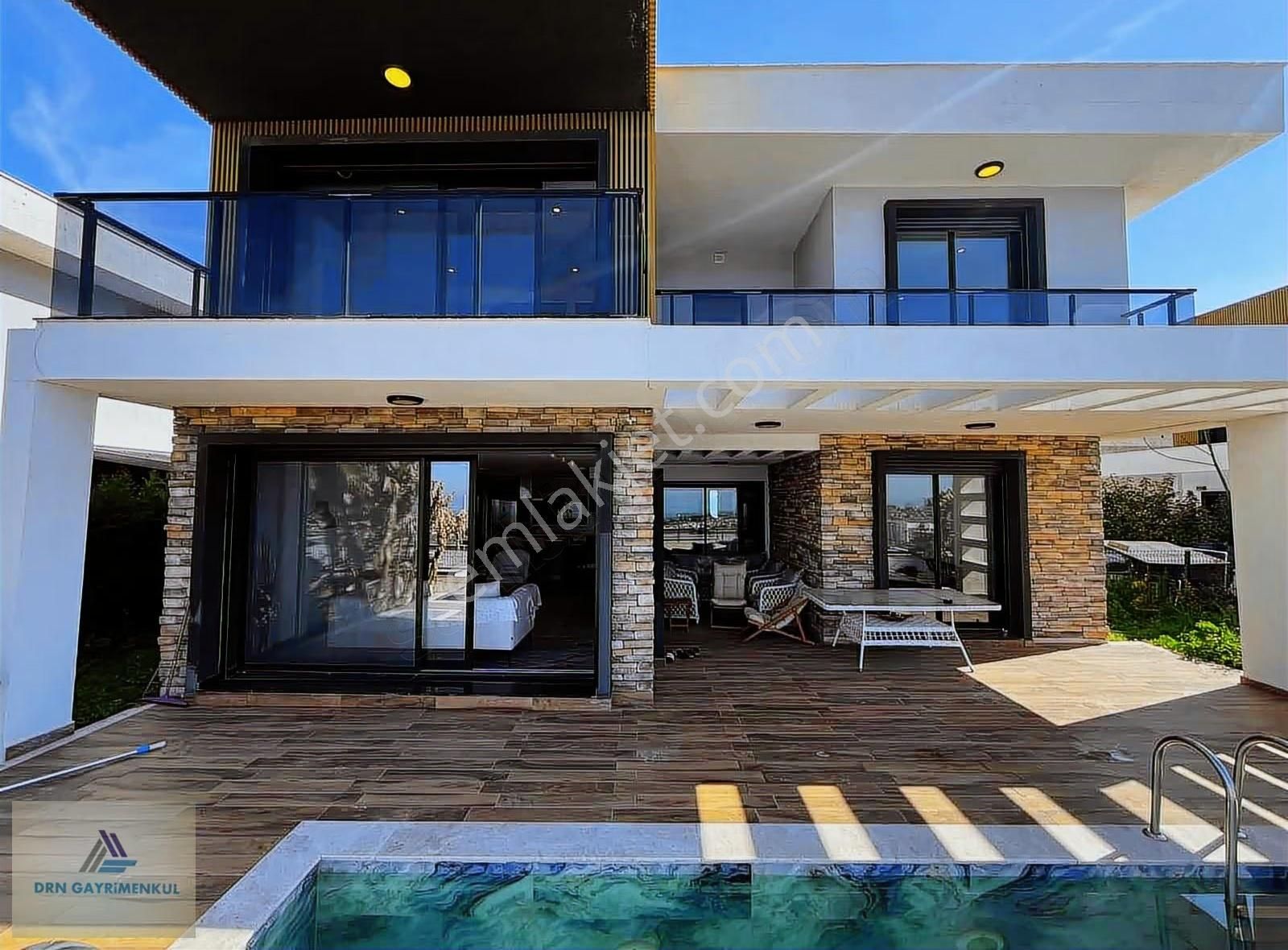 Kuşadası Karaova'da Deniz Manzaralı Boş Satılık 4+1 Villa - Görsel 11