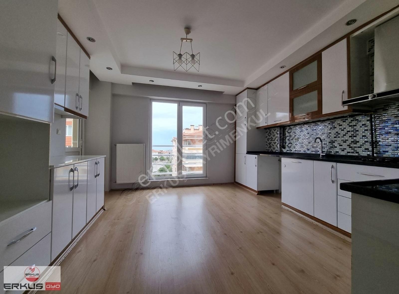 Erkuş Tan Selçukbeyde Mükemmel Konumda 4+1 Kiralık Daire - Görsel 11