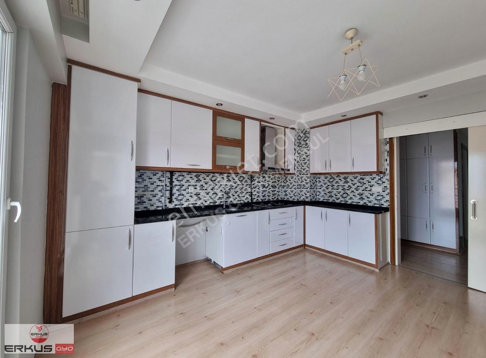 Erkuş Tan Selçukbeyde Mükemmel Konumda 4+1 Kiralık Daire - Görsel 6