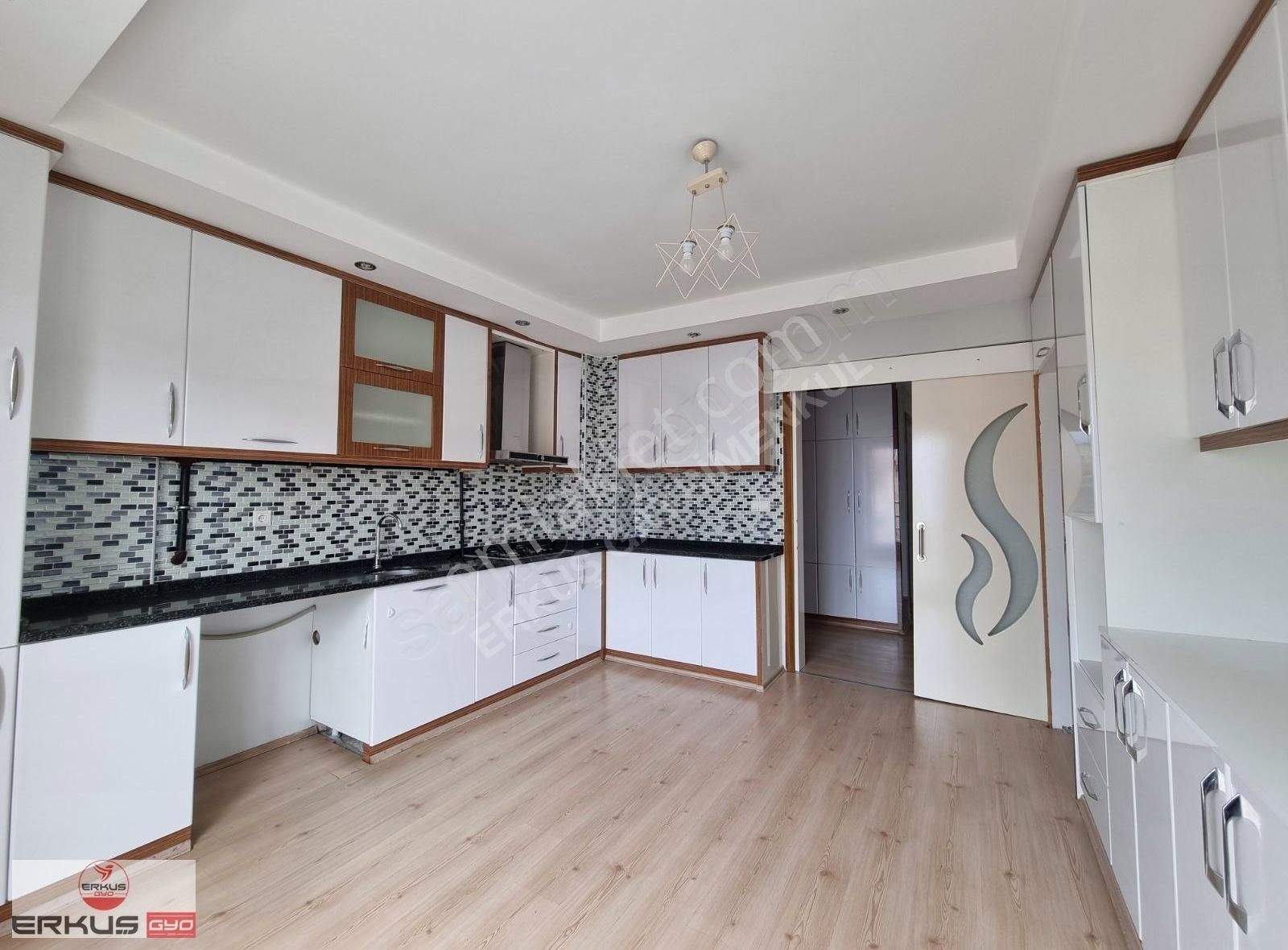 Erkuş Tan Selçukbeyde Mükemmel Konumda 4+1 Kiralık Daire - Görsel 5