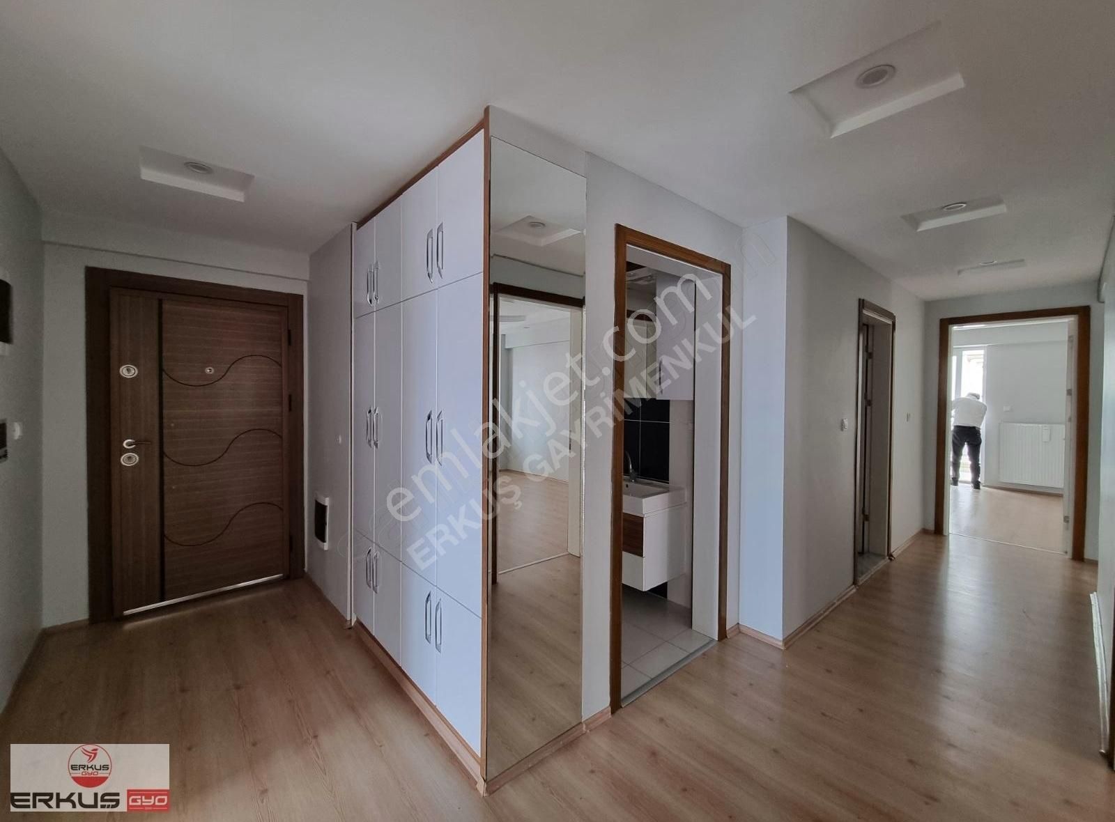 Erkuş Tan Selçukbeyde Mükemmel Konumda 4+1 Kiralık Daire - Görsel 3