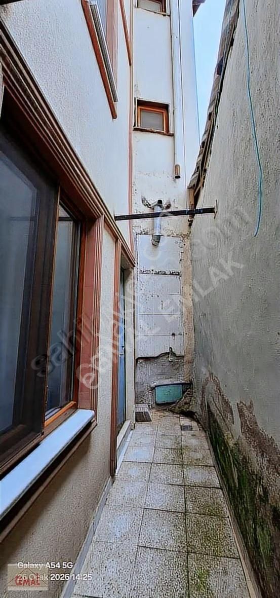 Cemal Emlak Muradiye Giriş Kat Masrafsız Bakımlı Bahçeli Ekonomi - Görsel 5