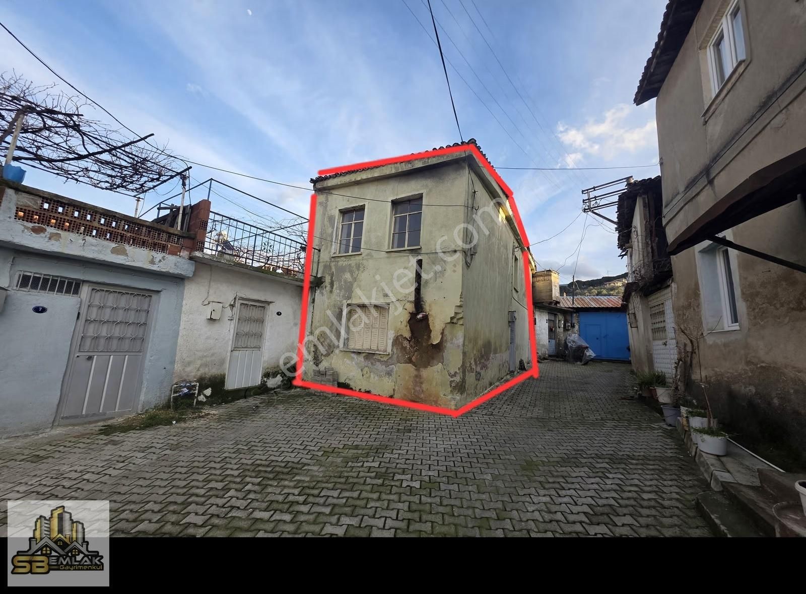 Sb Emlak Ofisinden İstiklal Mahallesinde Satılık Müstakil Ev