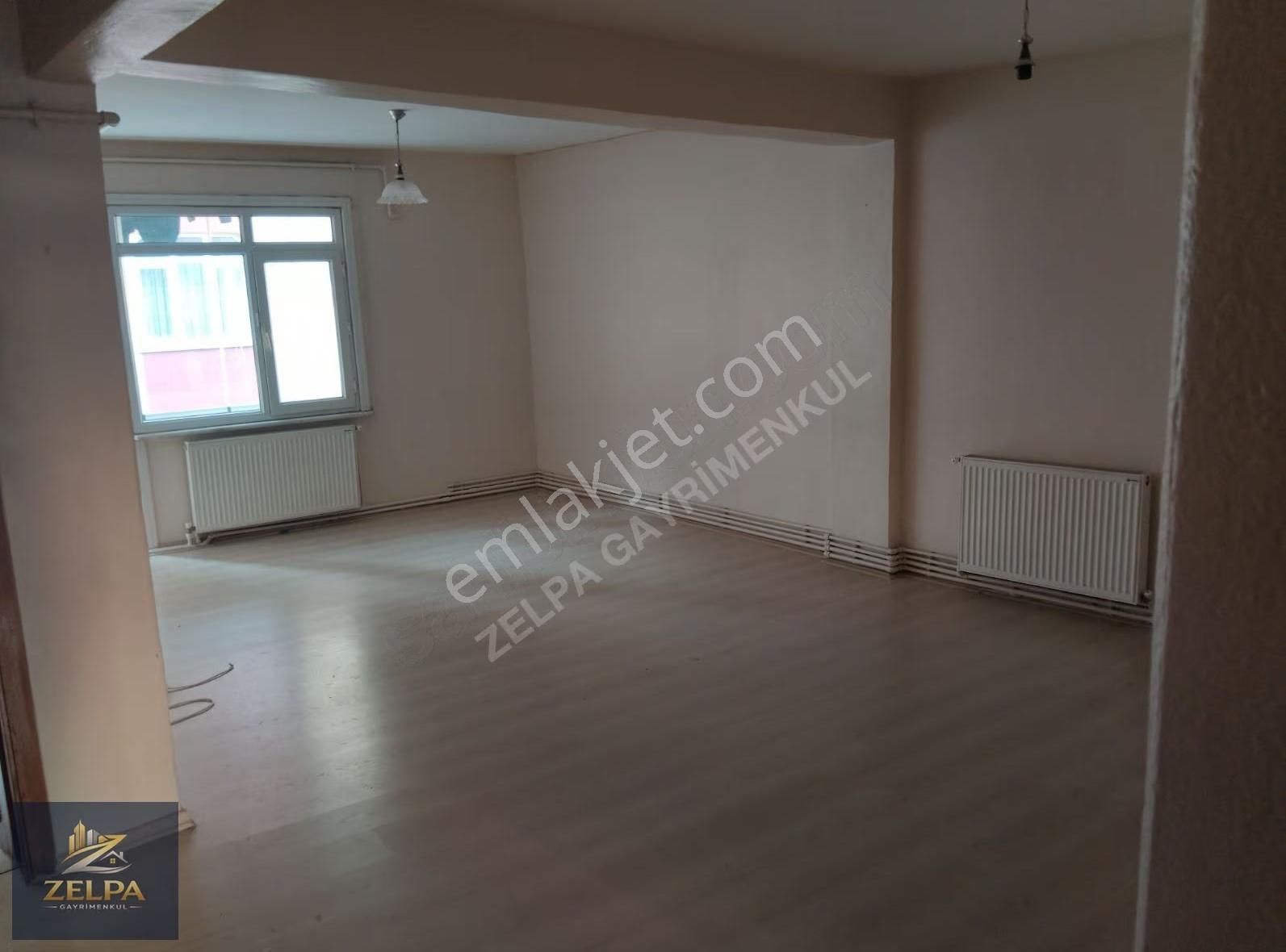 Bağcılar Kemal Paşada 2+1 Köşe Başı Daire Ebeveyn Banyo