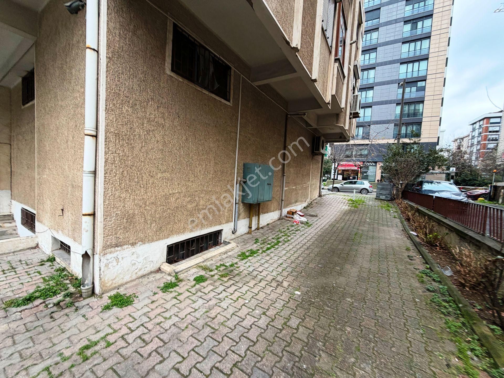 Şair Arşi Caddesi'nde 2.kat Balkonlu Otoparklı 120m2 Kiralık 3+1 - Görsel 34