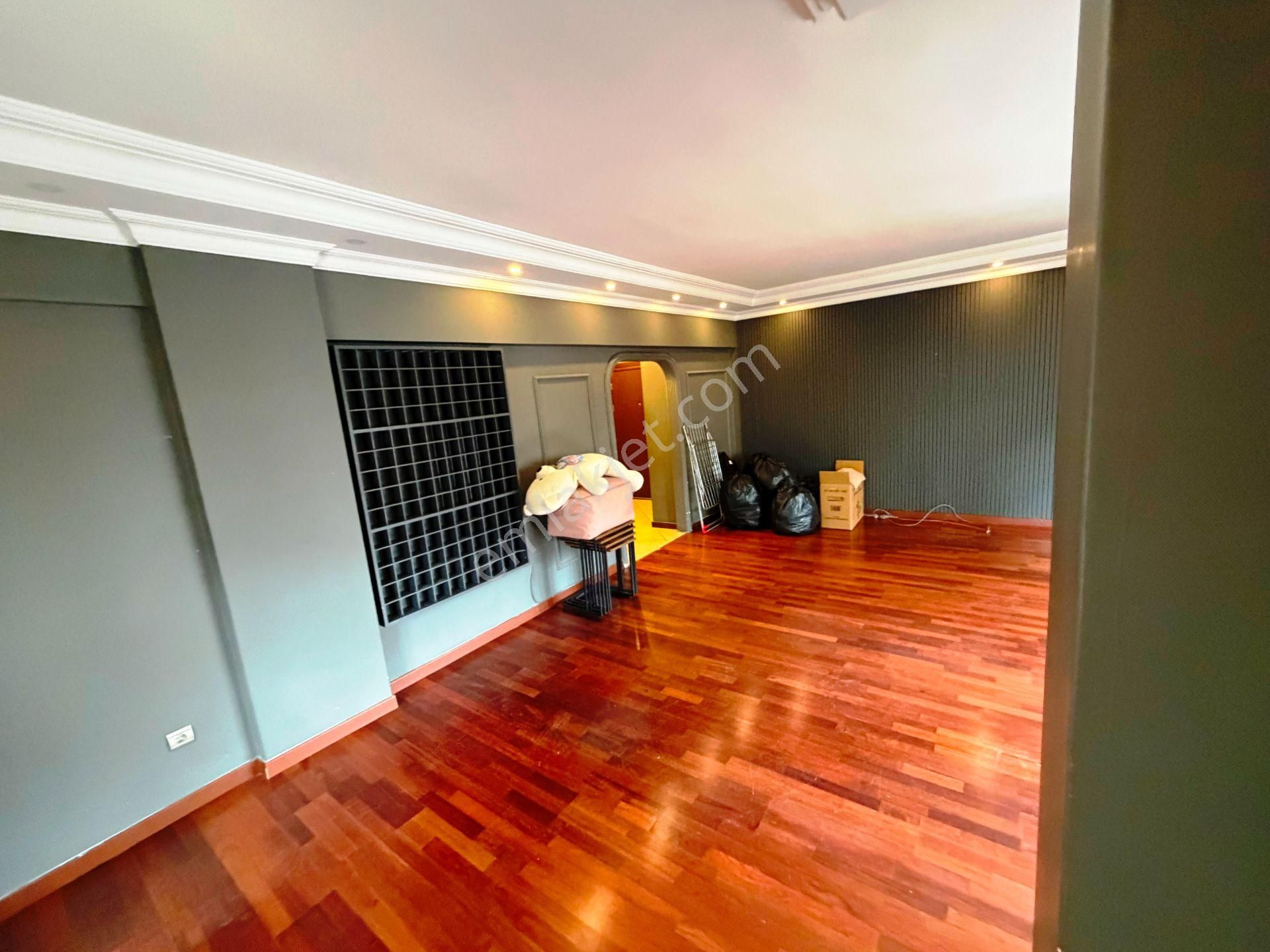 Şair Arşi Caddesi'nde 2.kat Balkonlu Otoparklı 120m2 Kiralık 3+1 - Görsel 3