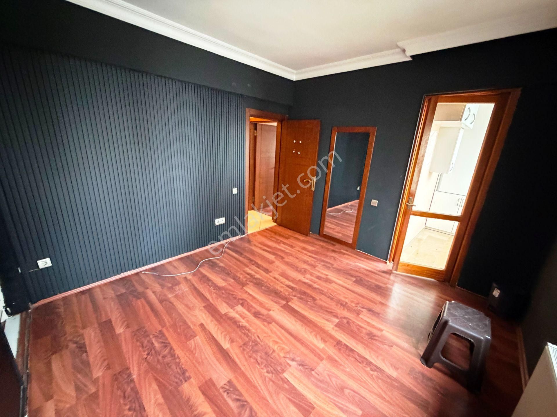 Şair Arşi Caddesi'nde 2.kat Balkonlu Otoparklı 120m2 Kiralık 3+1 - Görsel 8