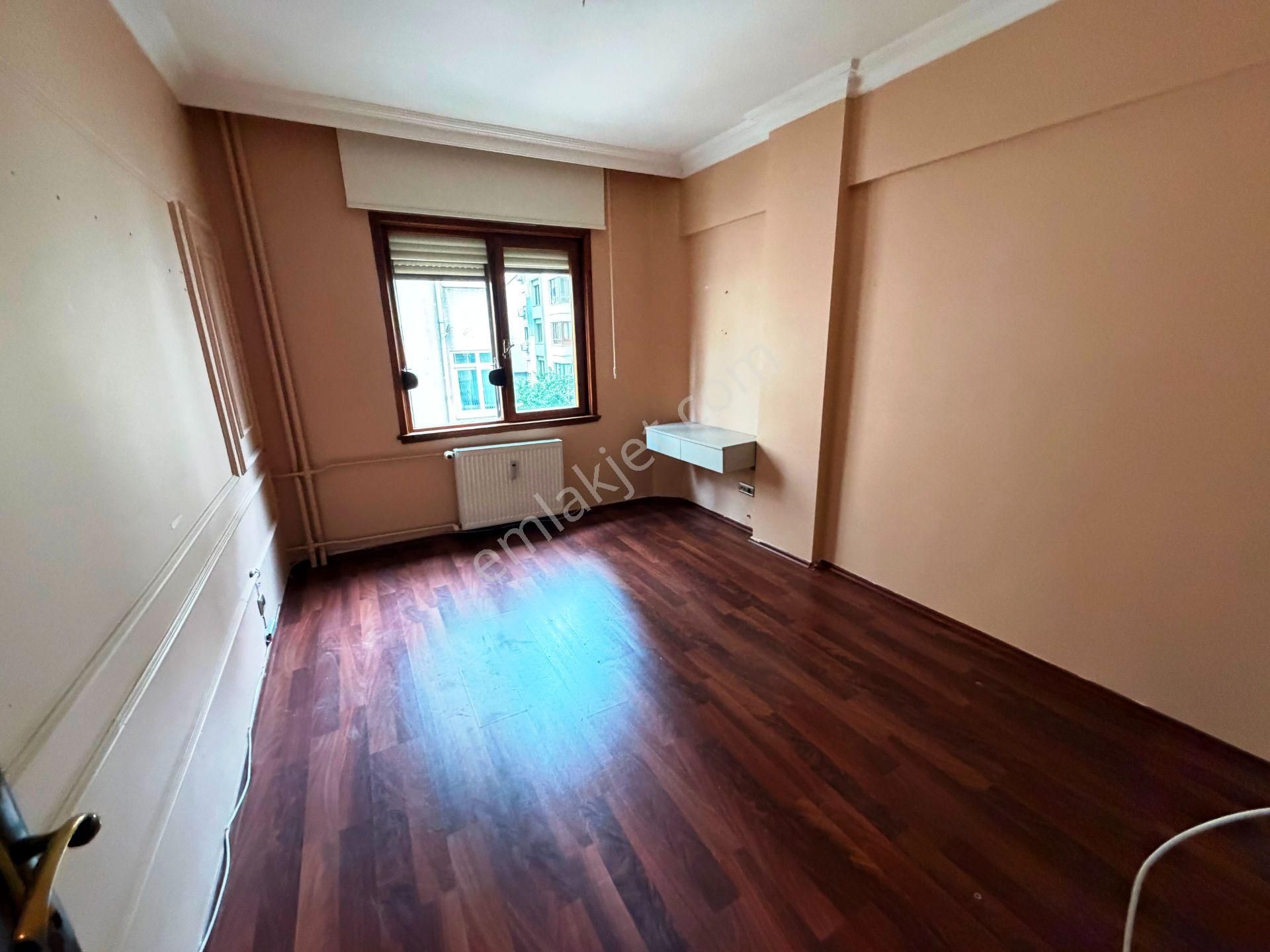 Şair Arşi Caddesi'nde 2.kat Balkonlu Otoparklı 120m2 Kiralık 3+1 - Görsel 10