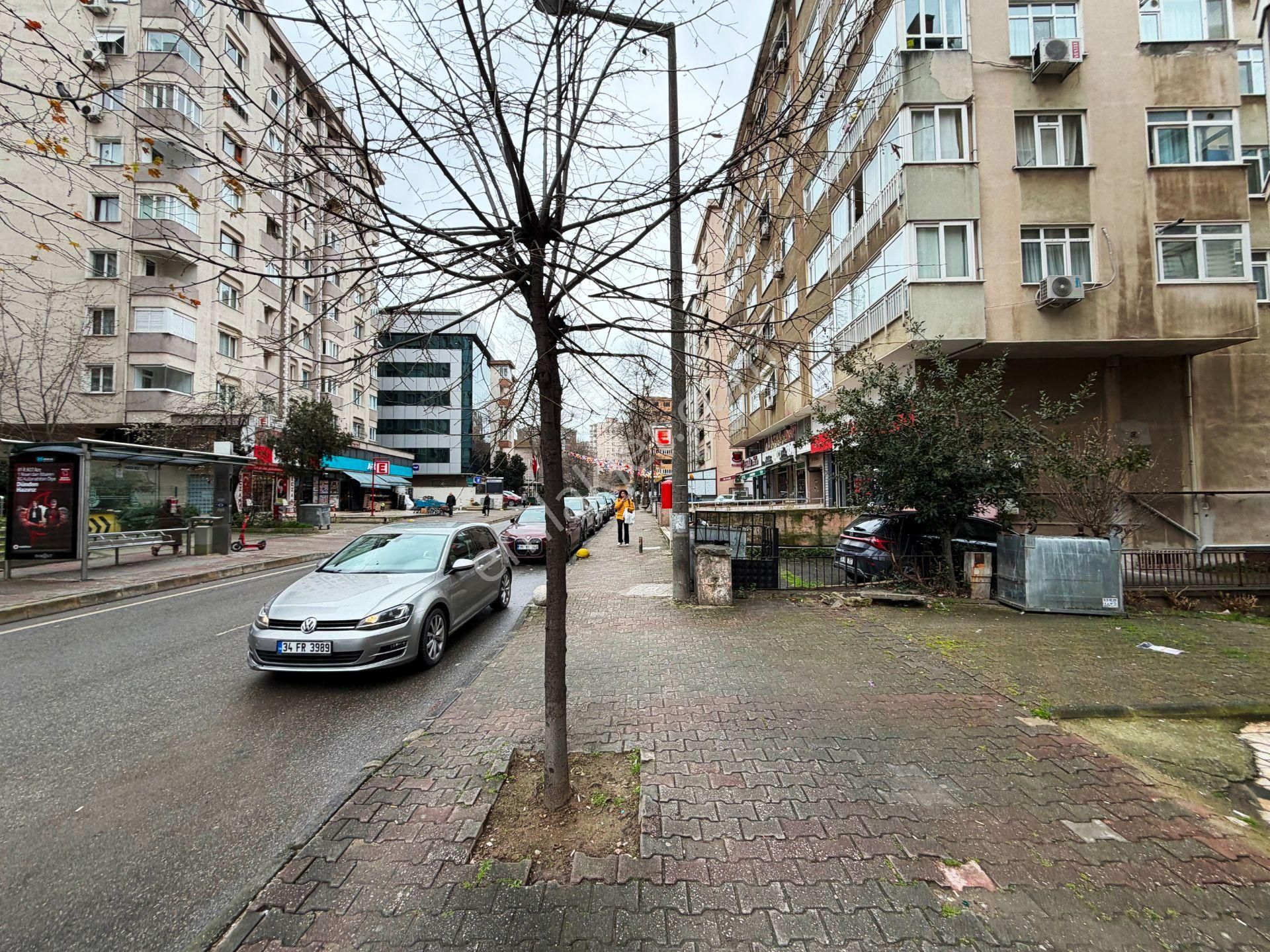 Şair Arşi Caddesi'nde 2.kat Balkonlu Otoparklı 120m2 Kiralık 3+1 - Görsel 30