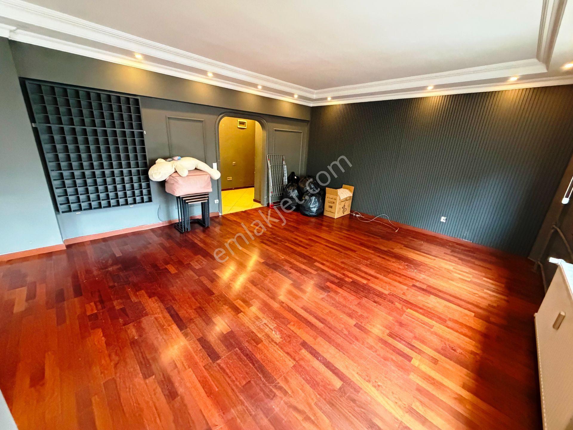 Şair Arşi Caddesi'nde 2.kat Balkonlu Otoparklı 120m2 Kiralık 3+1 - Görsel 4