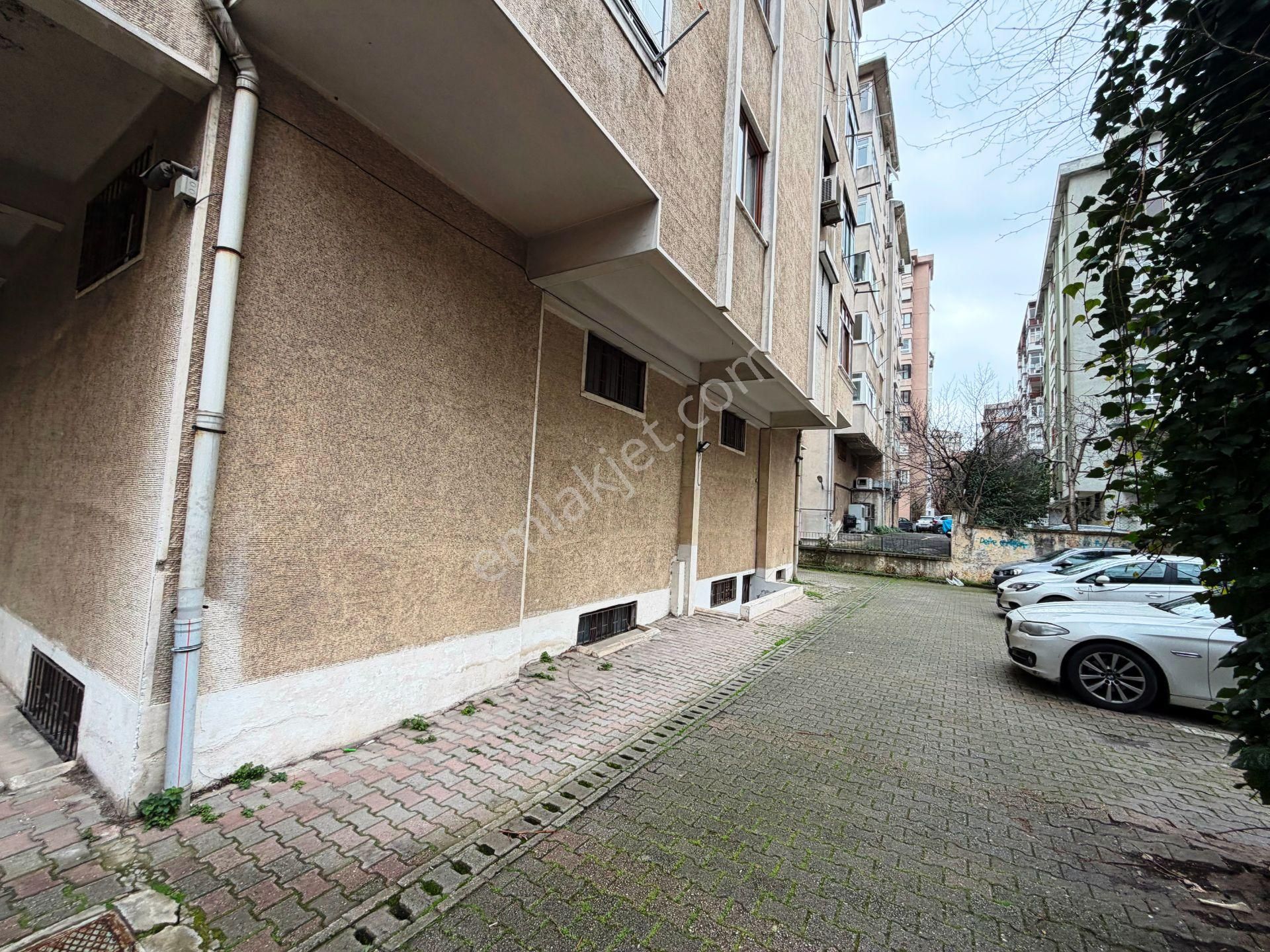 Şair Arşi Caddesi'nde 2.kat Balkonlu Otoparklı 120m2 Kiralık 3+1 - Görsel 33