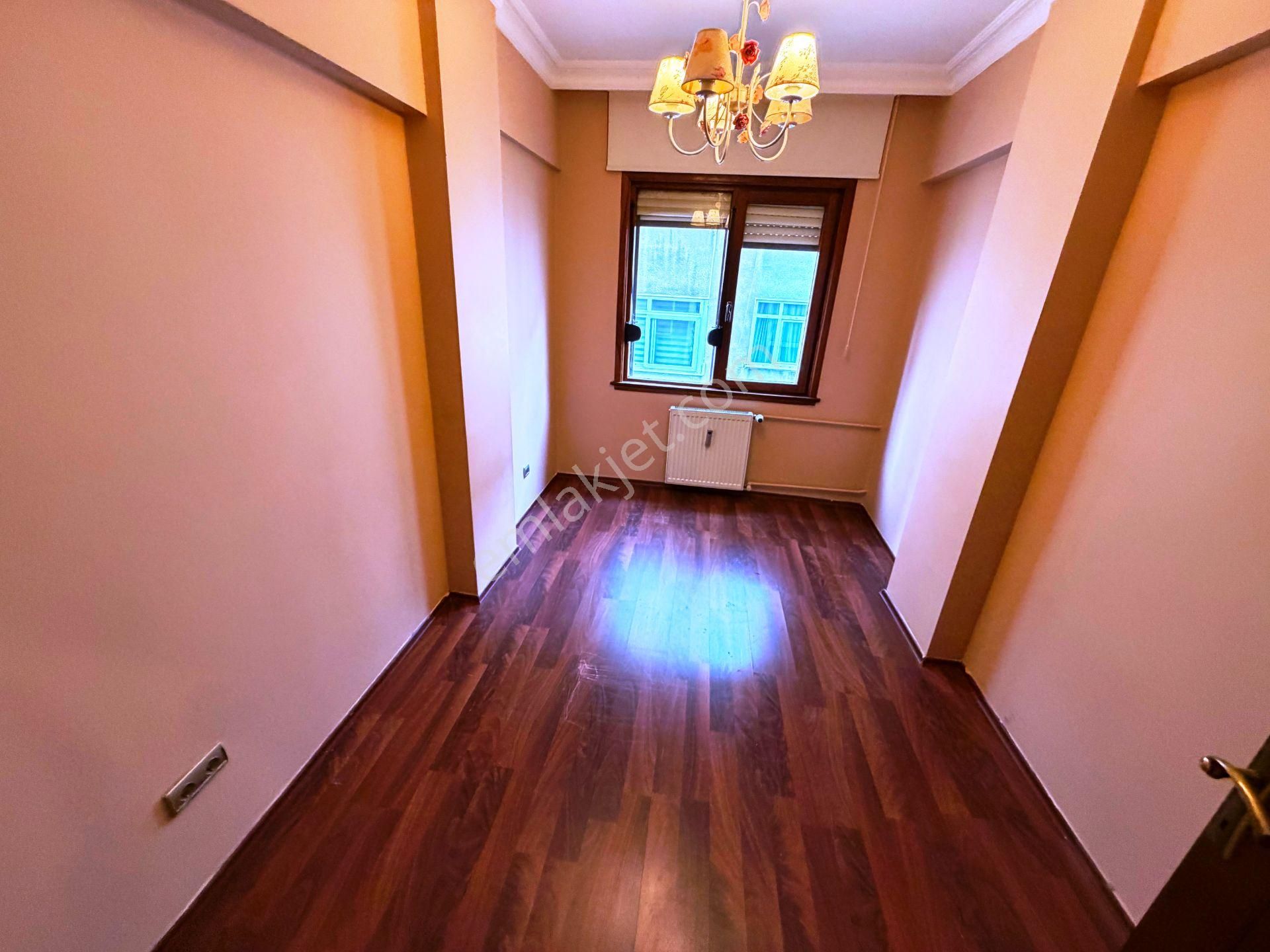 Şair Arşi Caddesi'nde 2.kat Balkonlu Otoparklı 120m2 Kiralık 3+1 - Görsel 15