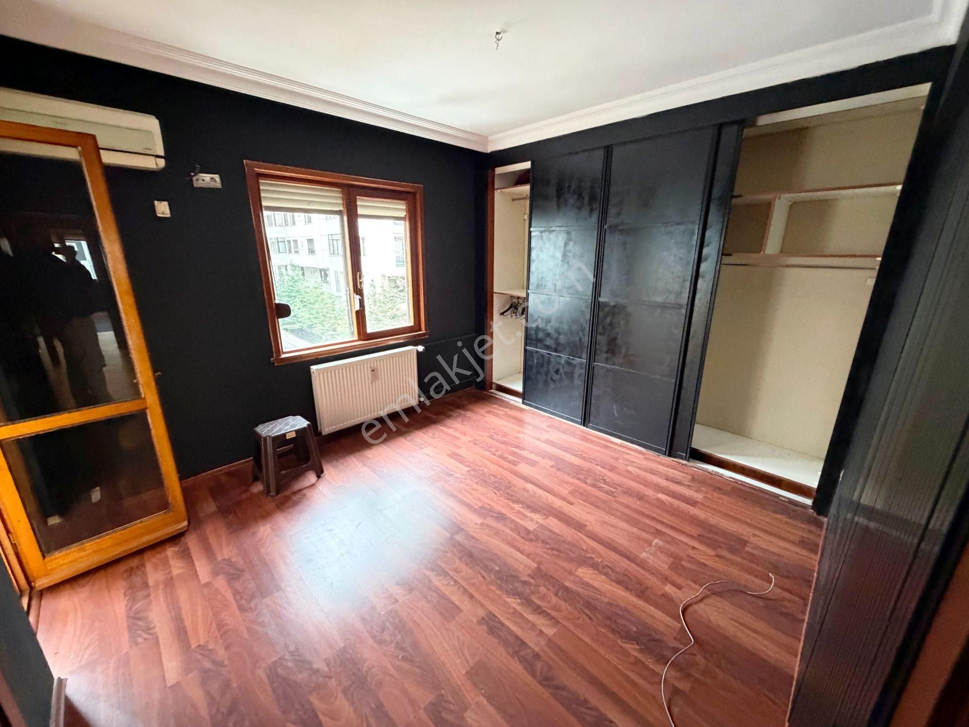 Şair Arşi Caddesi'nde 2.kat Balkonlu Otoparklı 120m2 Kiralık 3+1 - Görsel 6