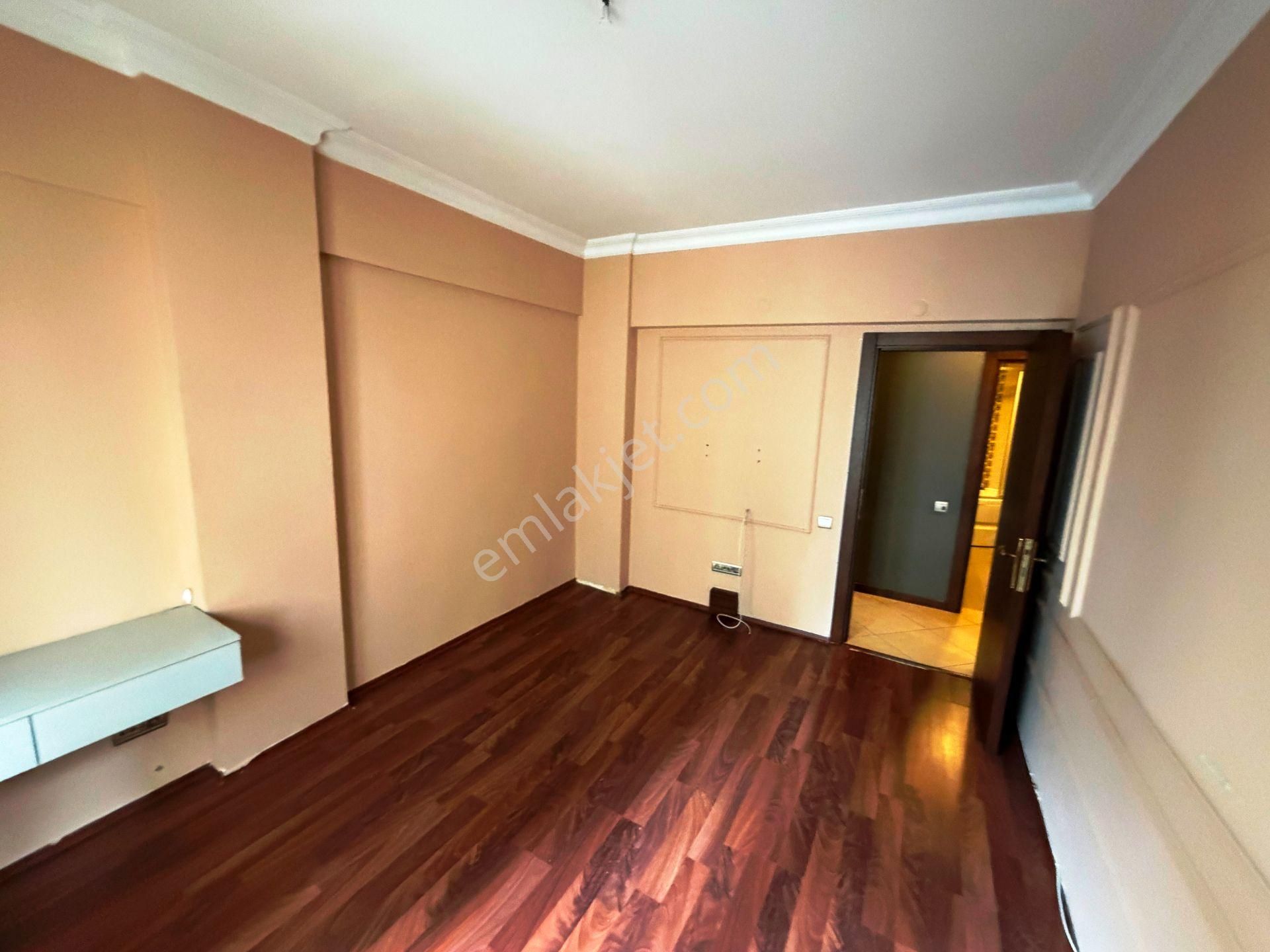 Şair Arşi Caddesi'nde 2.kat Balkonlu Otoparklı 120m2 Kiralık 3+1 - Görsel 12